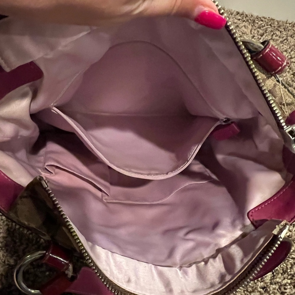 COACH PENELOPE SIGNATURE CANVAS TOTE - Picture 11 of 16